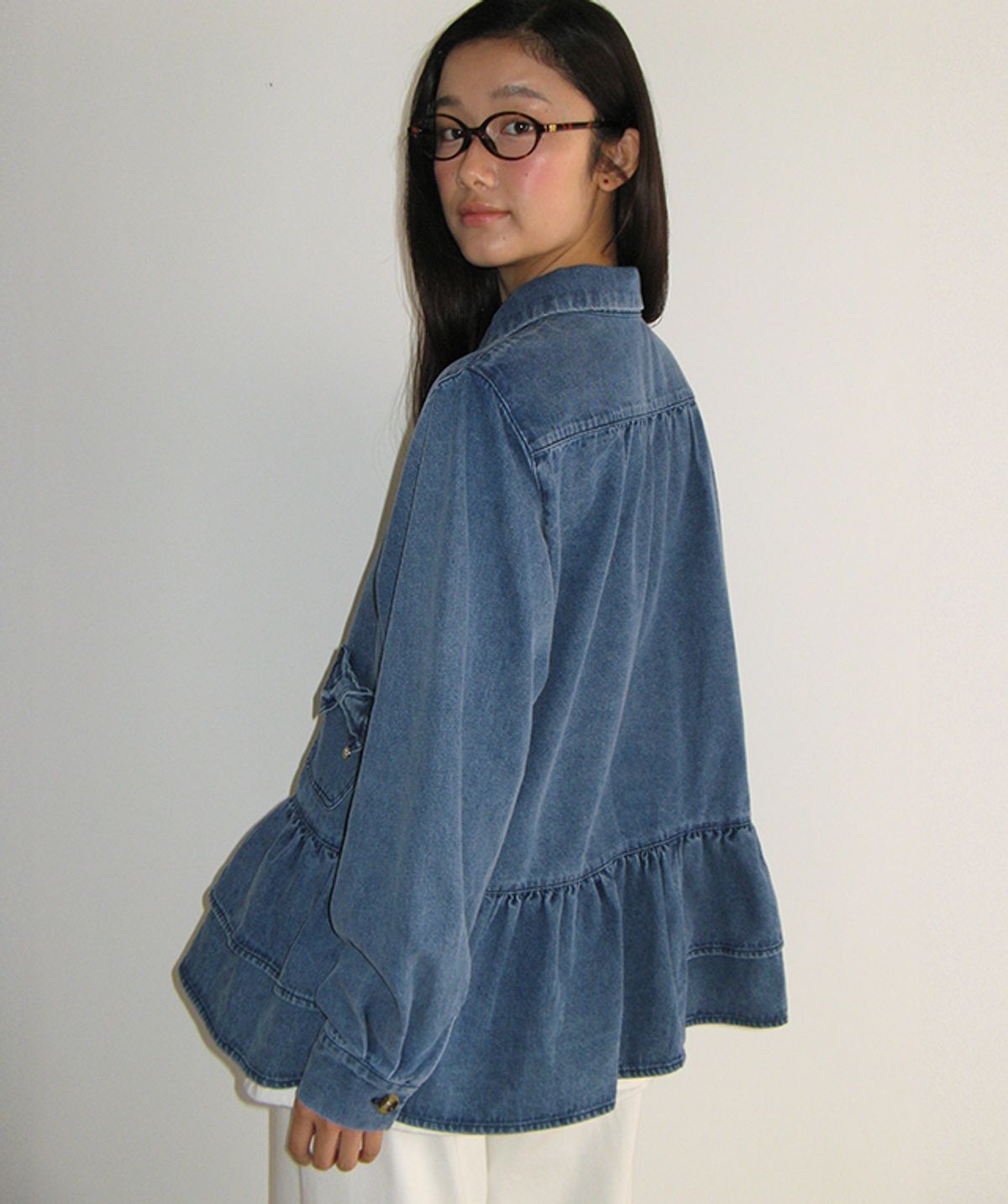 론론(RONRON) RIBBON POCKET FRILL DENIM SHIRT BLUE