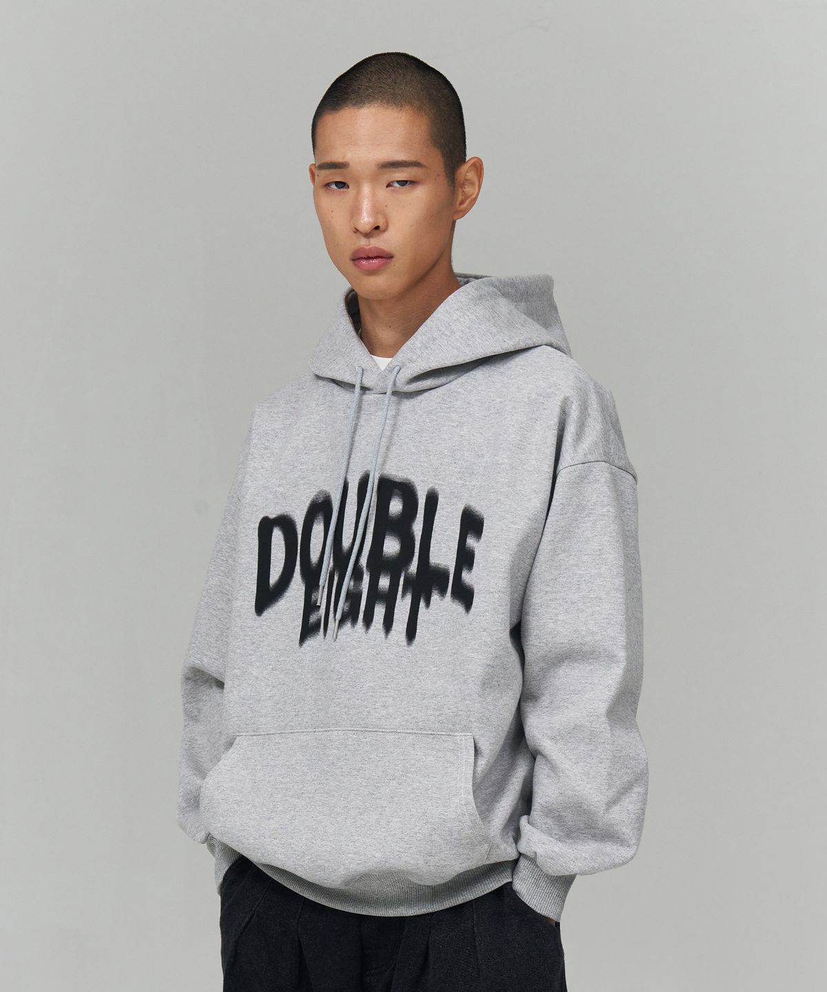 더블에잇(DOUBLE EIGHT) 스프레이 로고 후드 (그레이)