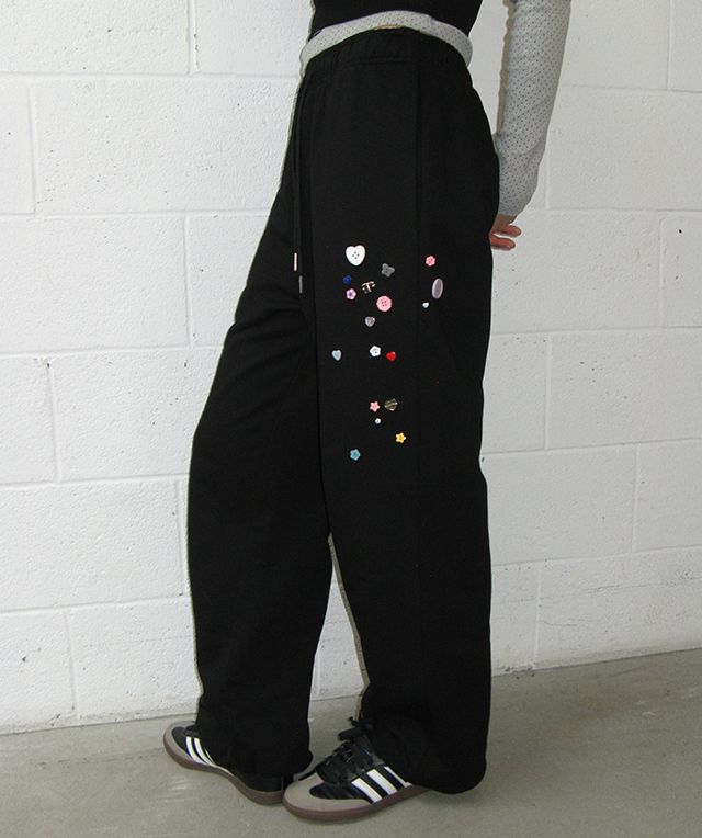 MUSINSA公式 | RONRON SCATTERED MINI BUTTON SWEAT JOGGER PANTS BLACK