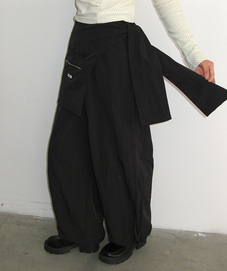 HEART ZIP POCKET WRAP PANTS BLACK
