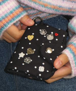 MULTI BUTTON CARD WALLET BLACK DOT