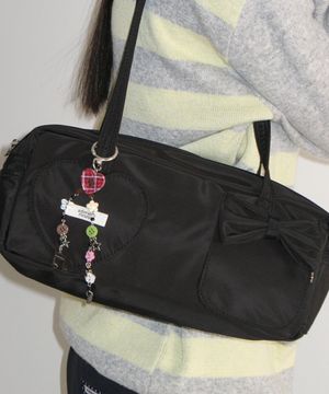 HEART RIBBON POCKET DUFFLE BAG BLACK