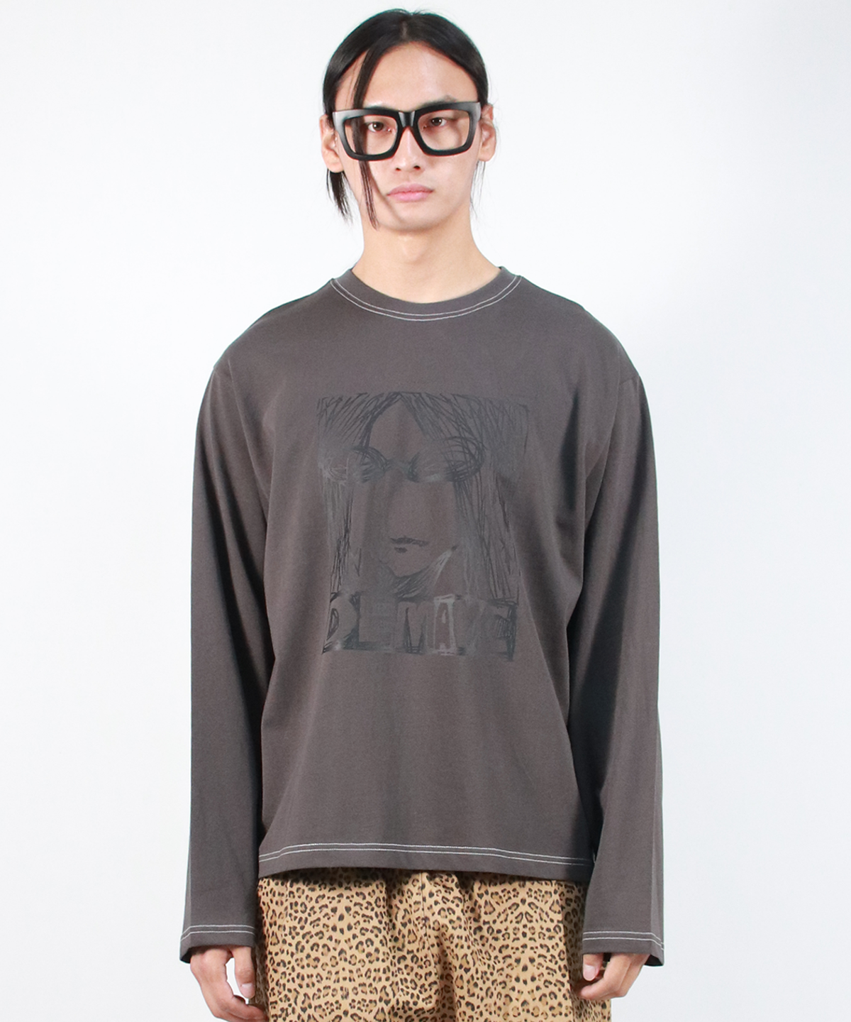 드마크(DEMARC) M MARC ILLUST STITCH BOXY LONG SLEEVE - Charcoal