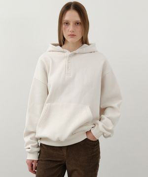 W/스너그 버튼 헨리넥 후드_IVORY(W25-TP48)