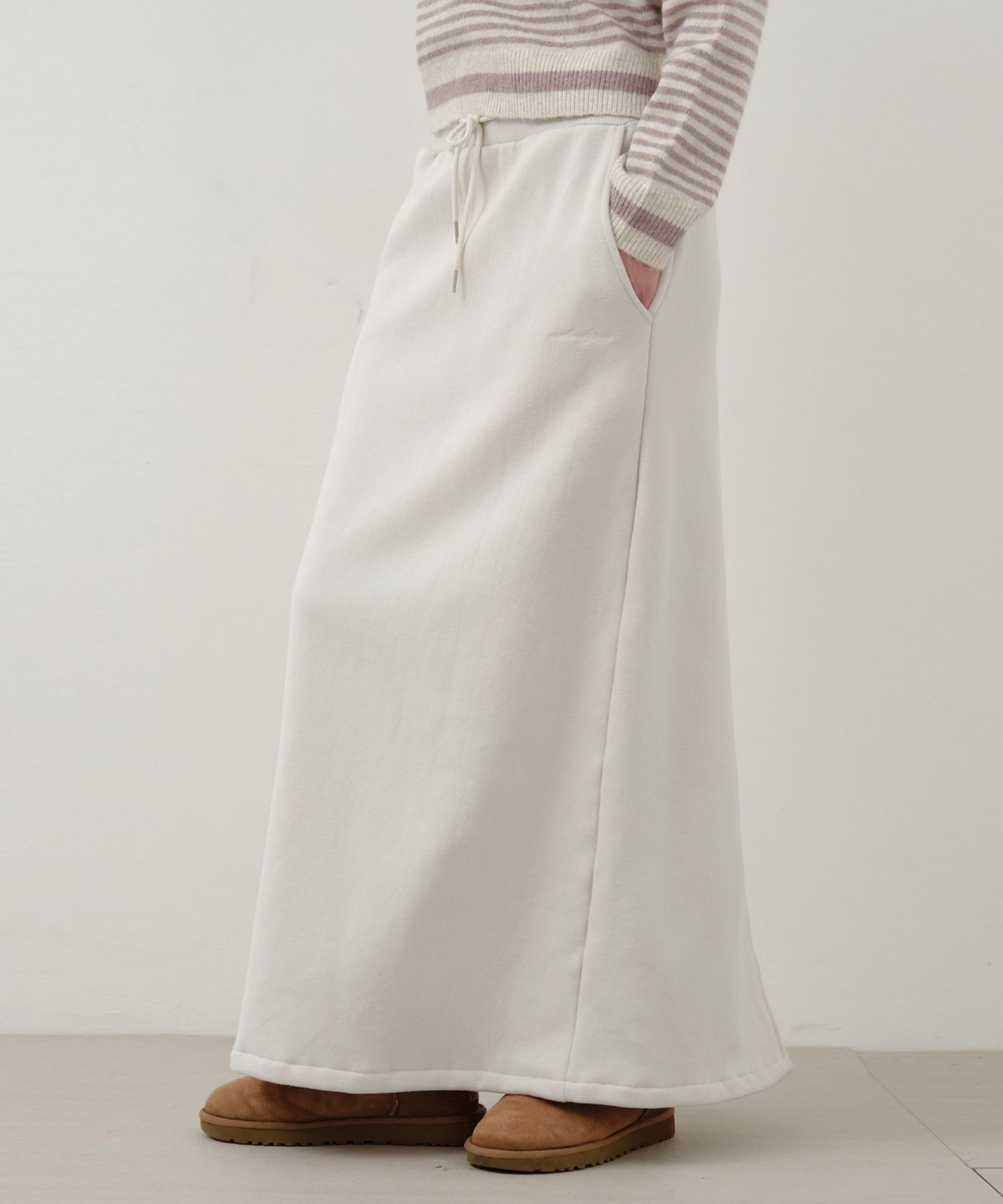 웬즈데이오아시스 포 우먼(WEDNESDAYOASISFORWOMEN) 웜업 베이직 기모 롱스커트_LIGHT BEIGE(W25-SK04)
