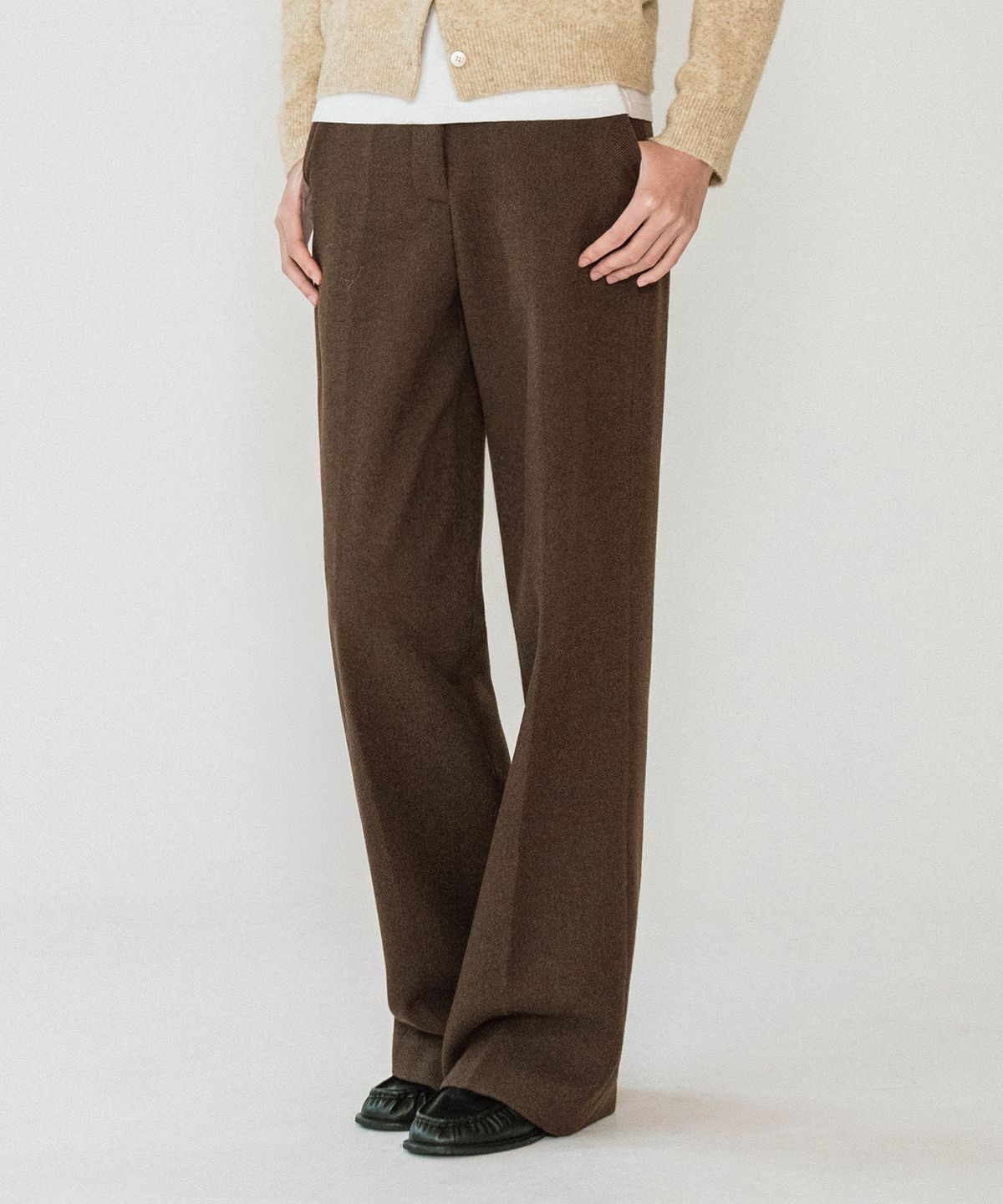 반원 아틀리에(VANONE ATELIER) P3267 에센셜 와이드 슬랙스_Brown