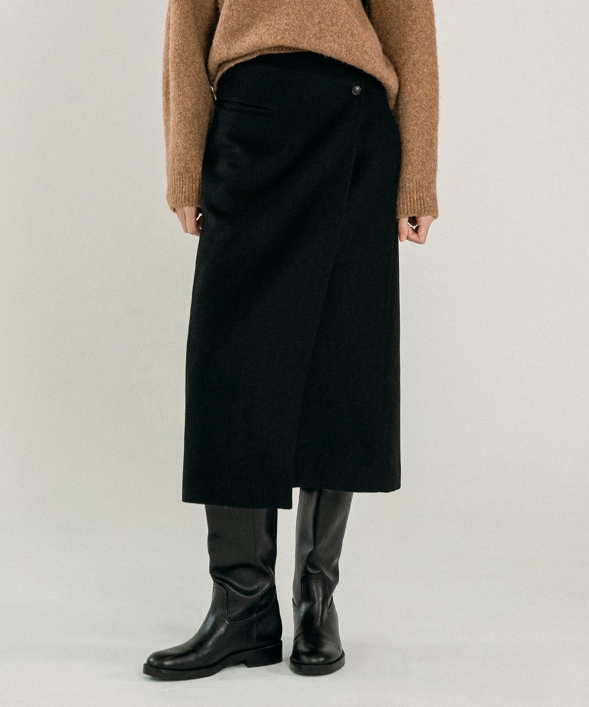 반원 아틀리에(VANONE ATELIER) P3276 울 블렌드 랩 스커트_Black
