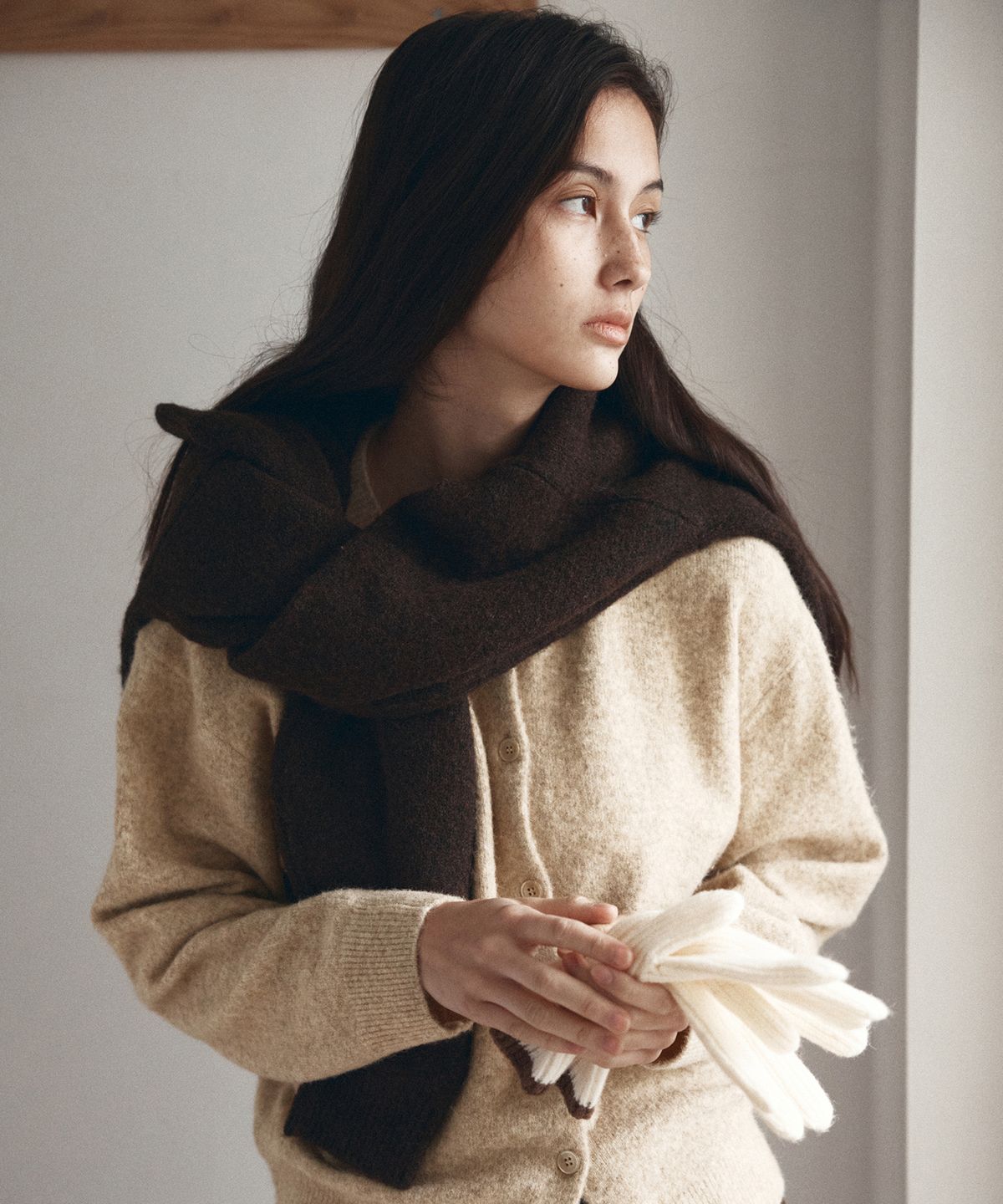 반원 아틀리에(VANONE ATELIER) KN4272 울 블렌드 헤어리 카디건_Beige