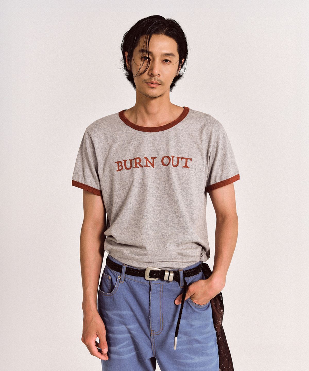 레뷰라(REVURA) BURN OUT FRAY RINGER T-SHIRT - GRAY / RED