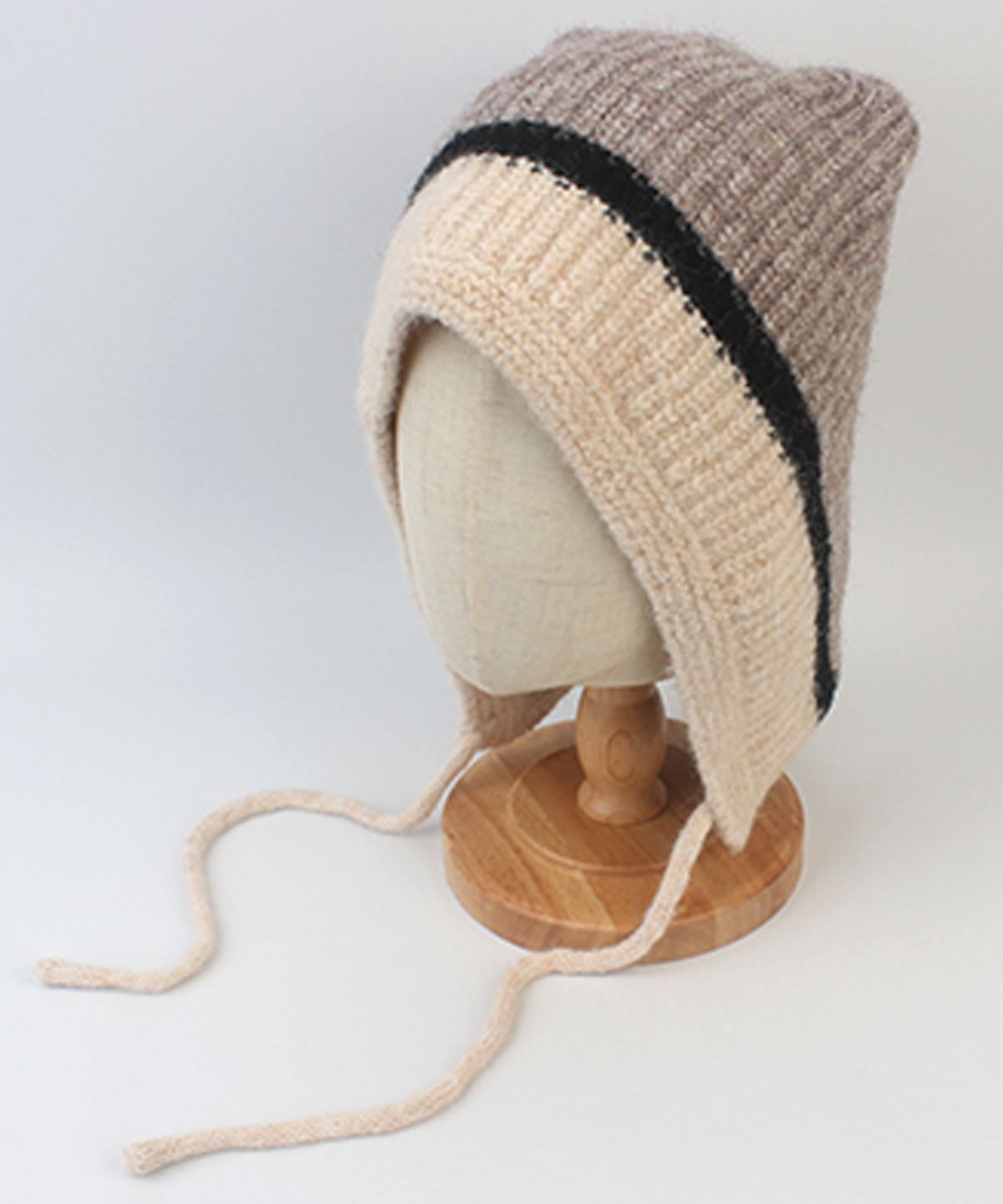 유니버셜 케미스트리(UNIVERSAL CHEMISTRY) Wool Twotone Cat Gray Earflap Hat 고양이모자