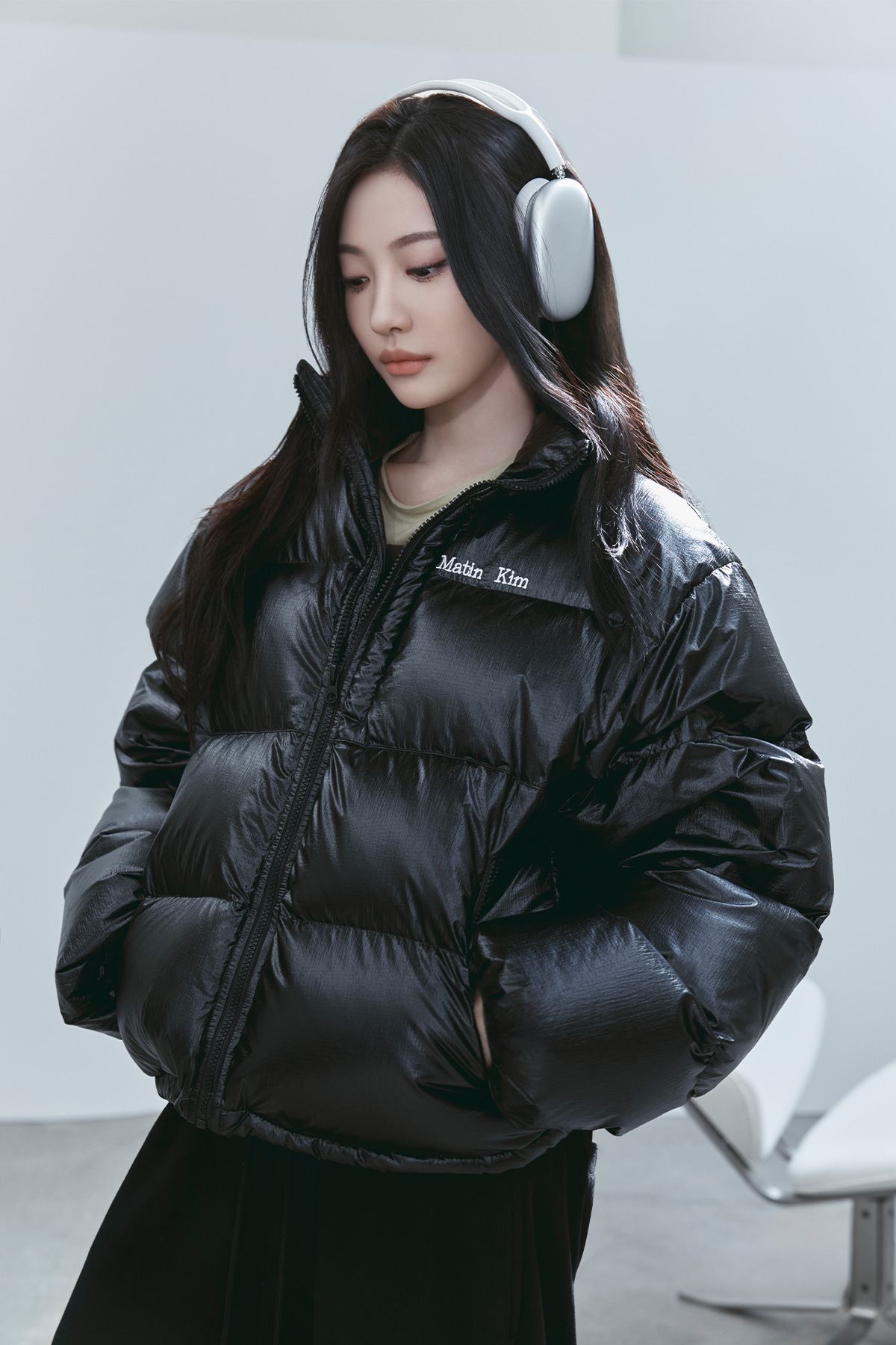 MUSINSA公式 | MATIN KIM SMALL LOGO VOLUME DOWN JUMPER FOR WOMEN IN