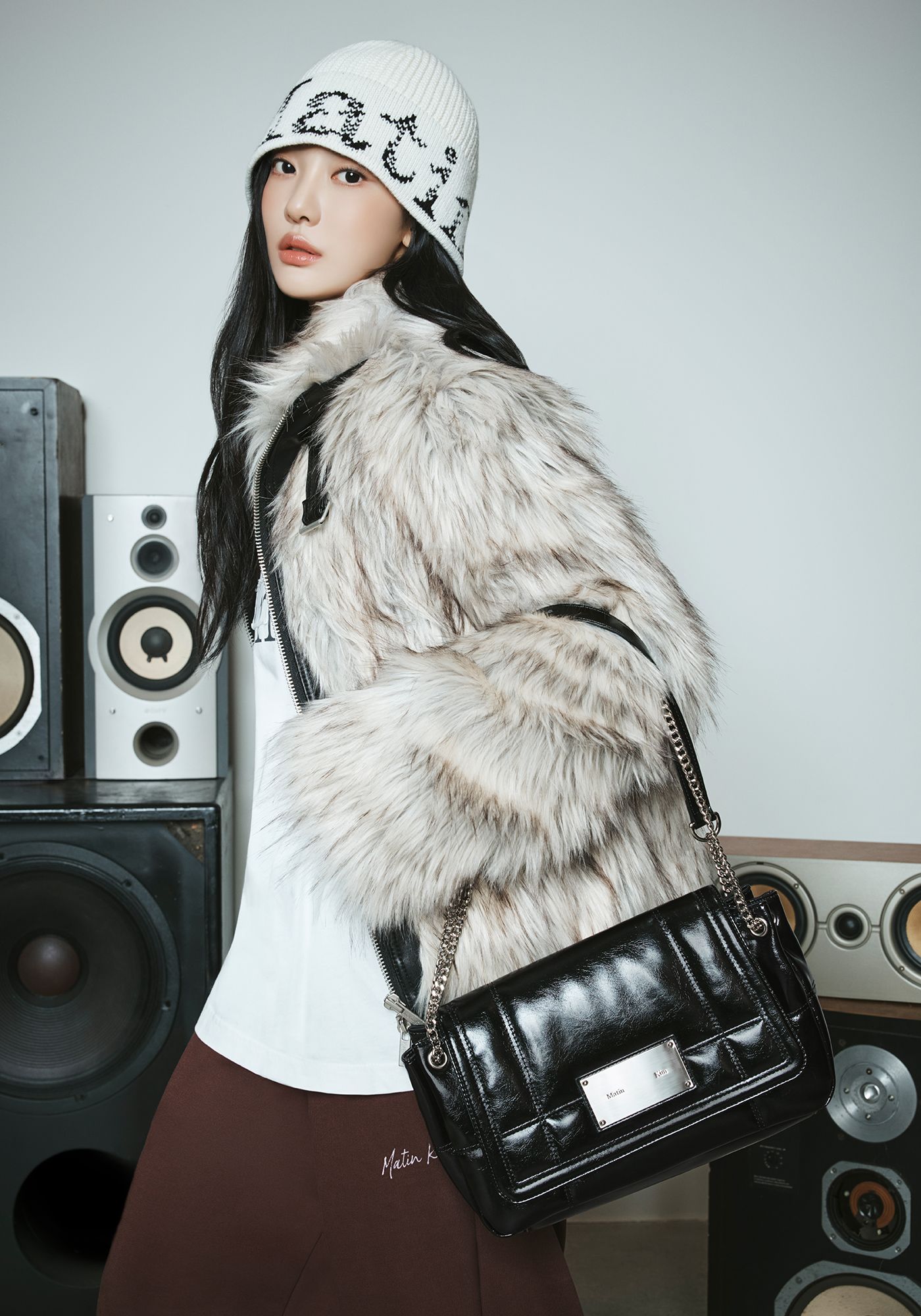 MUSINSA公式 | MATIN KIM NECK BUCKLE CROP FUR JUMPER IN IVORY