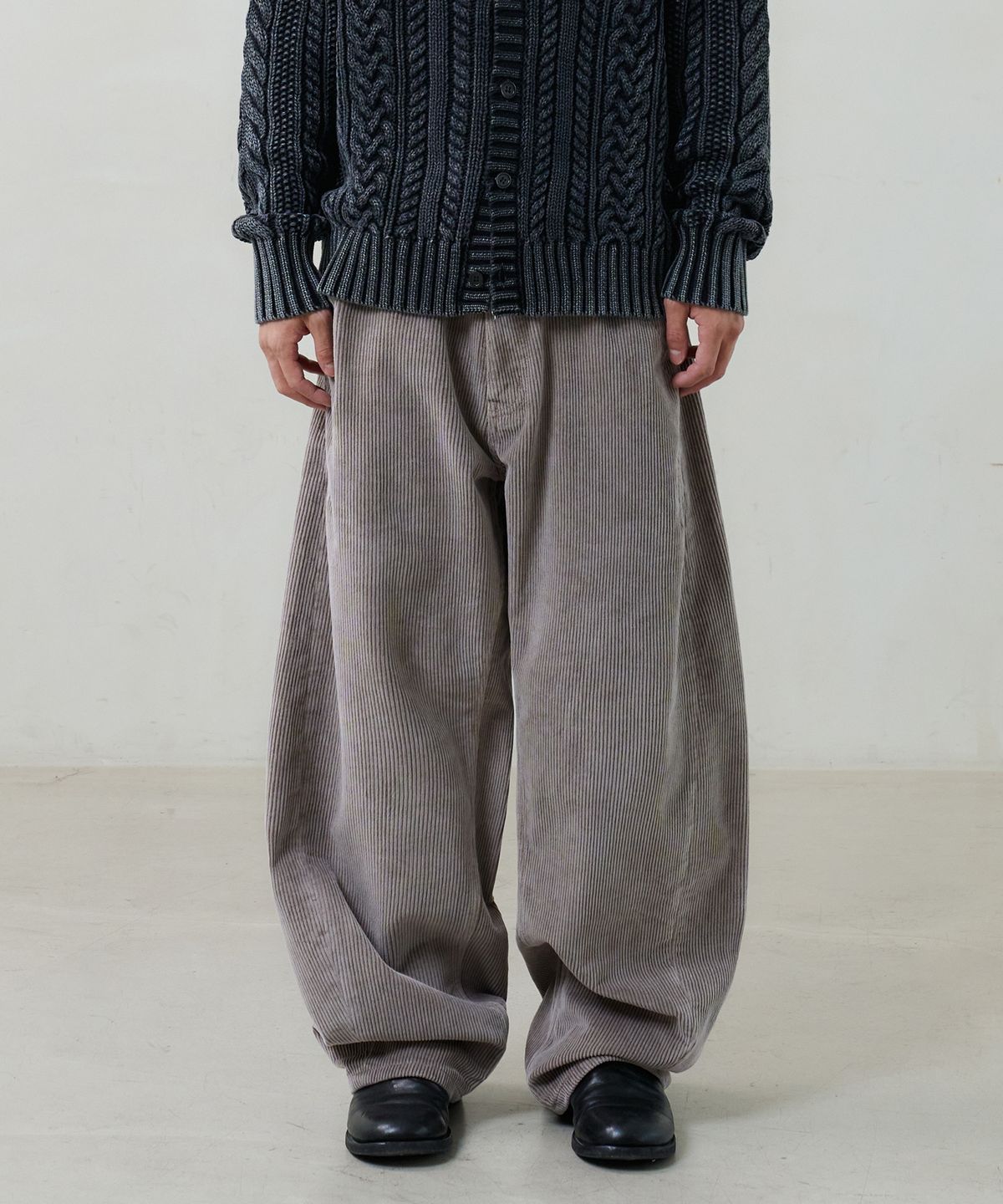 노운(NOUN) balanced corduroy pants (mocha beige)