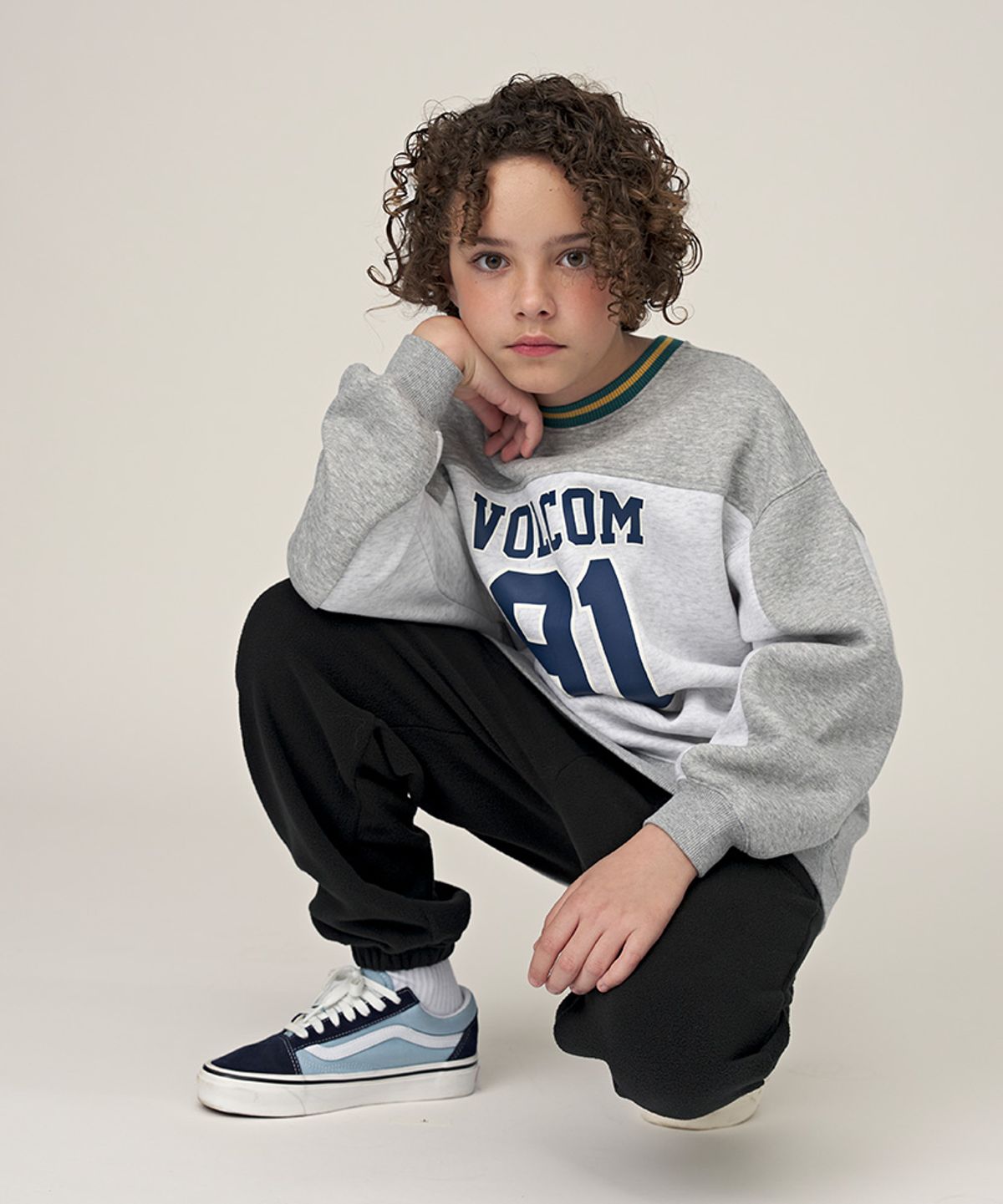 볼컴 키즈(VOLCOM KIDS) 컬러블럭 기모 맨투맨 D5W005