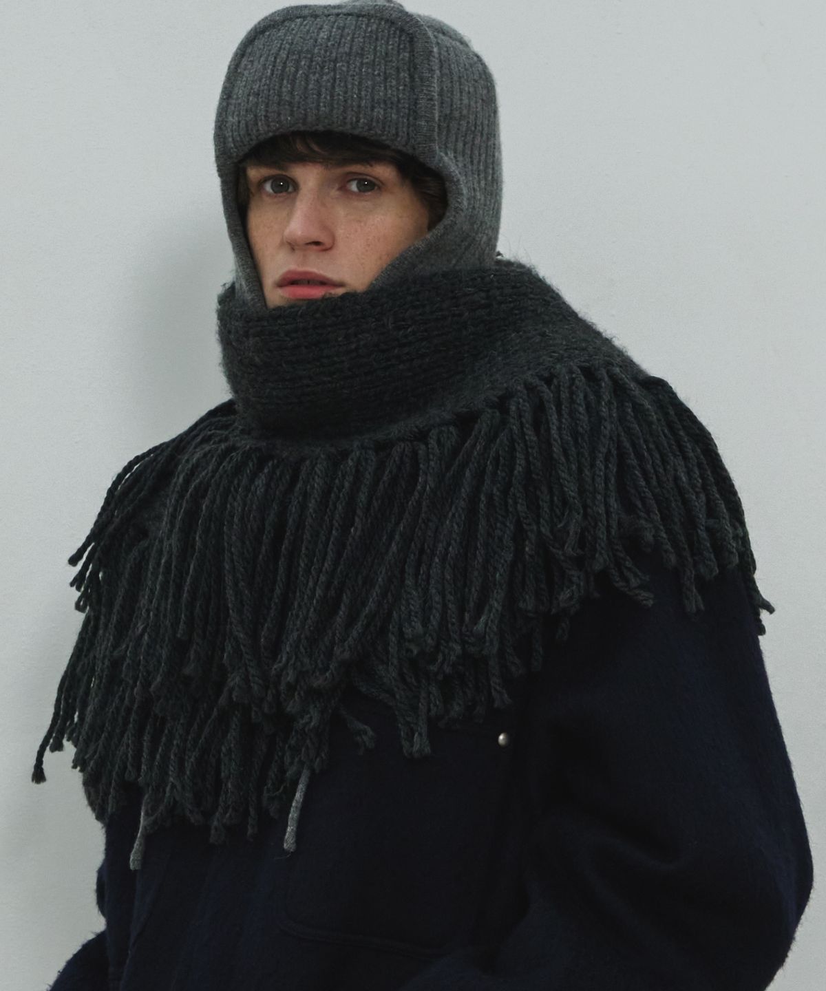 문선 아카이브(MOONSUN ARCHIVE) HANDMADE Fringe Knit Muffler / Charcoal