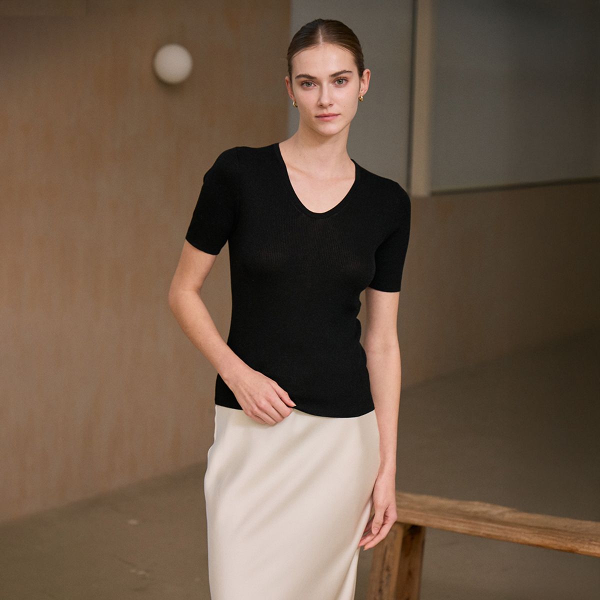 메종바인(MAISON VINE) [Made in Italy] The Curated short sleeves U-neck