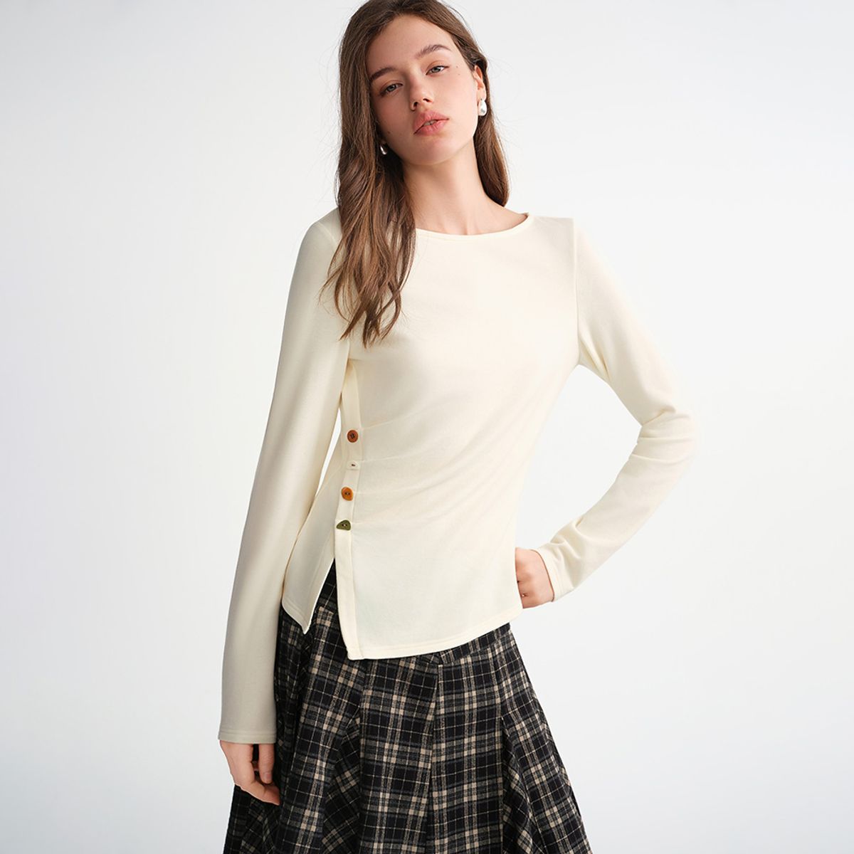 에이앤레이(AEIREI) AR_Side button point long sleeve top_IVORY