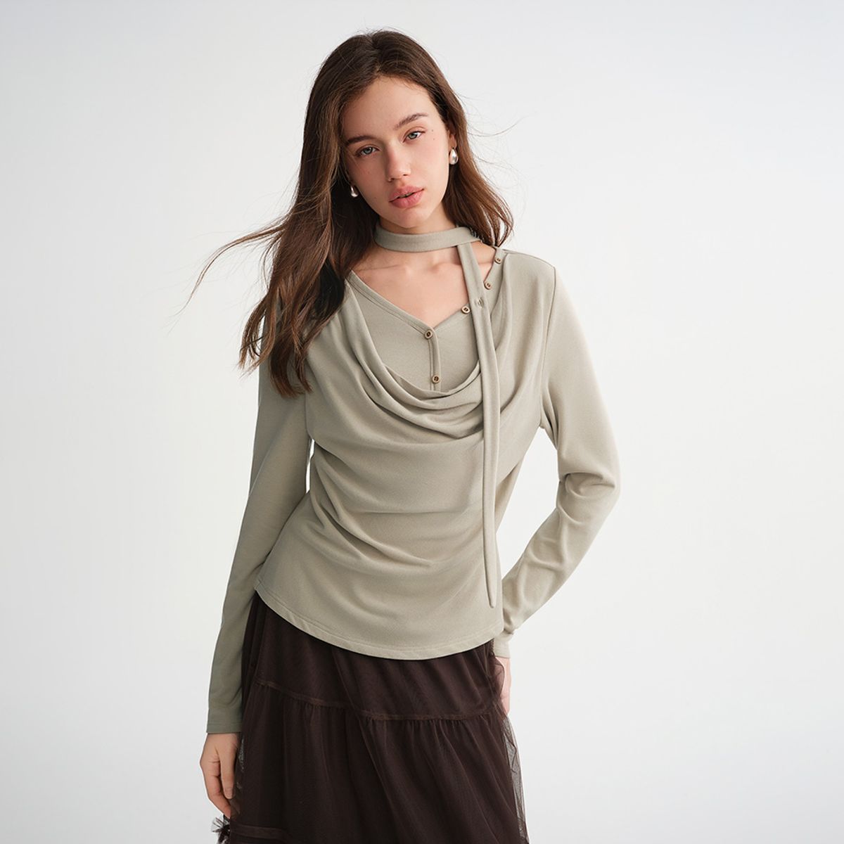 에이앤레이(AEIREI) AR_Scarf shirring long sleeve top_KHAKI
