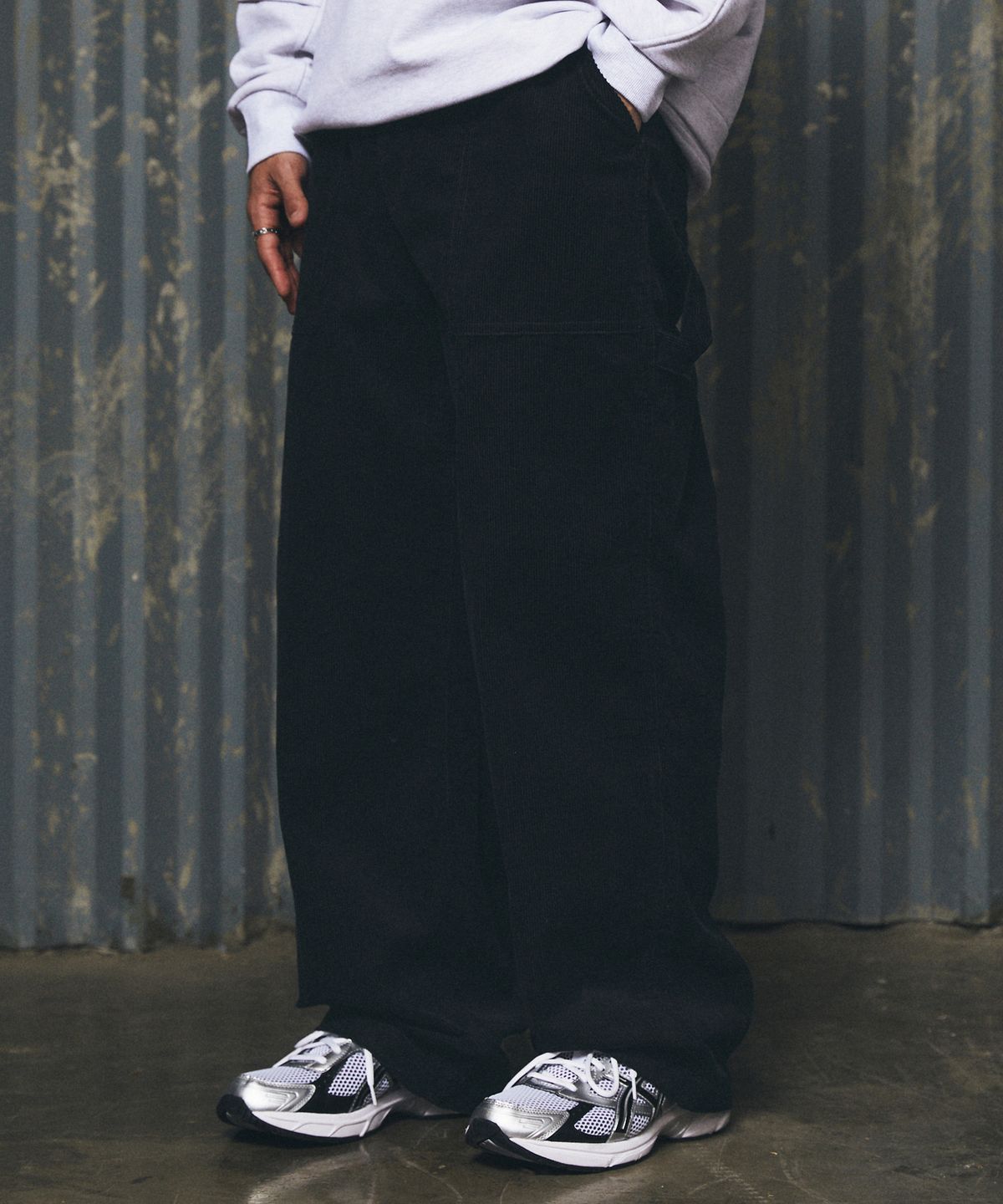 칼라파타르(KALAPATTHAR) WIDE CORDUROY CARPENTER PANTS - BLACK
