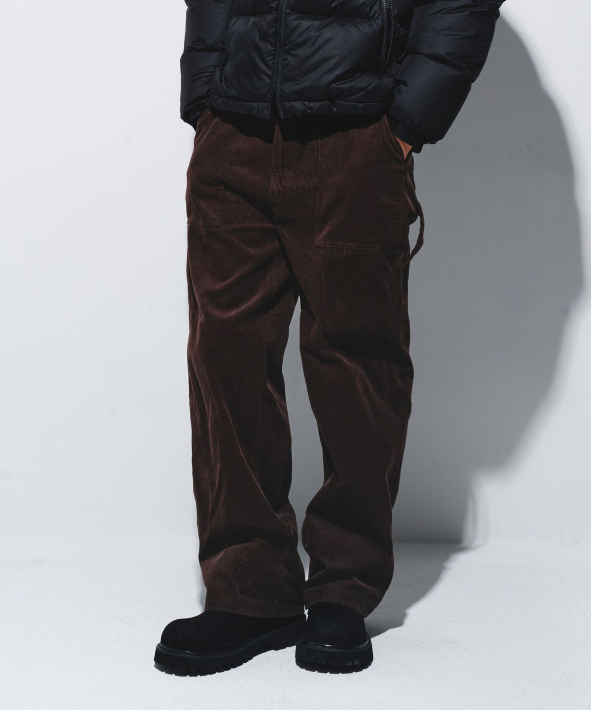 칼라파타르(KALAPATTHAR) WIDE CORDUROY CARPENTER PANTS - BROWN