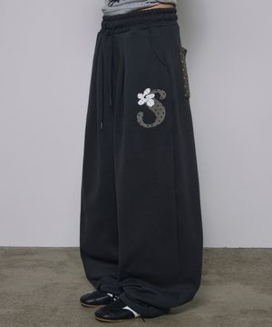 도트 포켓 로고 스웨트 팬츠[차콜]