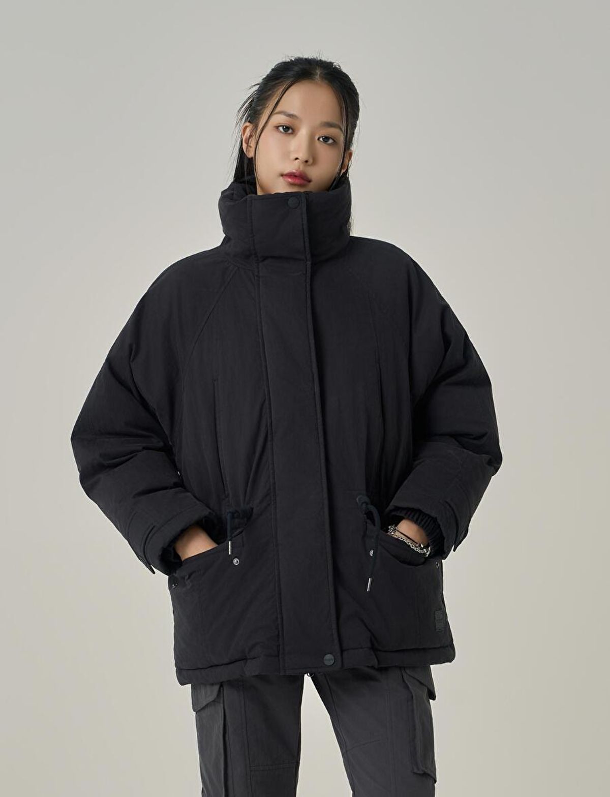 슈퍼드라이(SUPERDRY) W 하이넥 미드 다운 점퍼 블랙