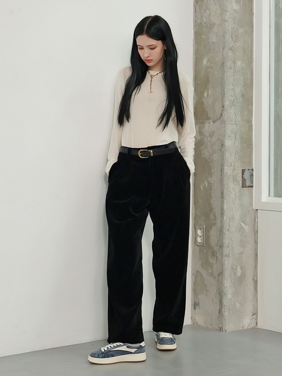 뮤즈바이로즈(MUSE BY ROSE) 마렌 MAREN 매트 벨벳 와이드팬츠 (블랙)