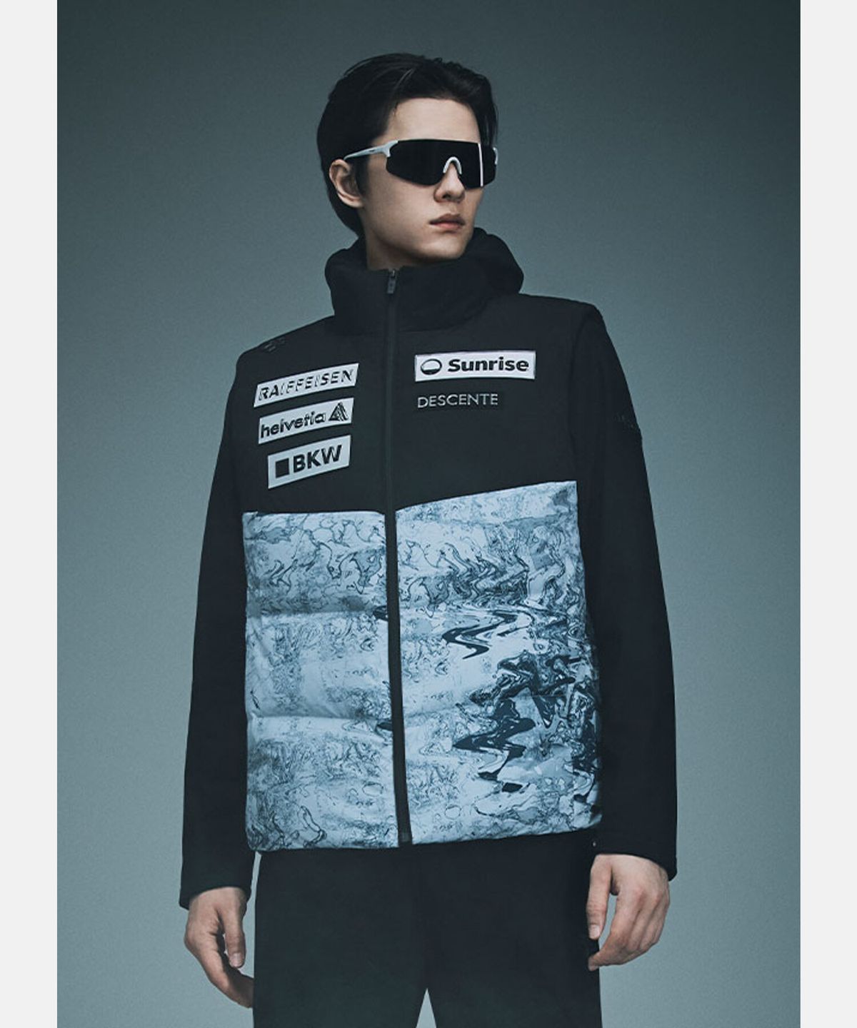 데상트(DESCENTE) 스위스 스키 미들 다운 베스트 패턴 SQ421SDVO1