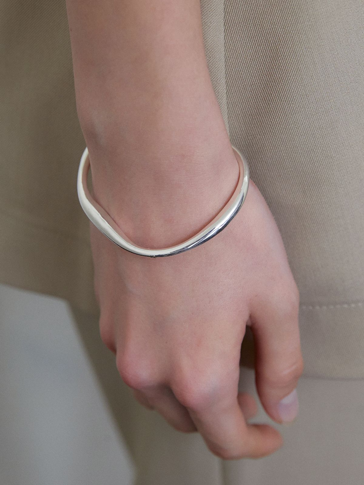 겟미블링(GETMEBLING) Unique Open Bracelet