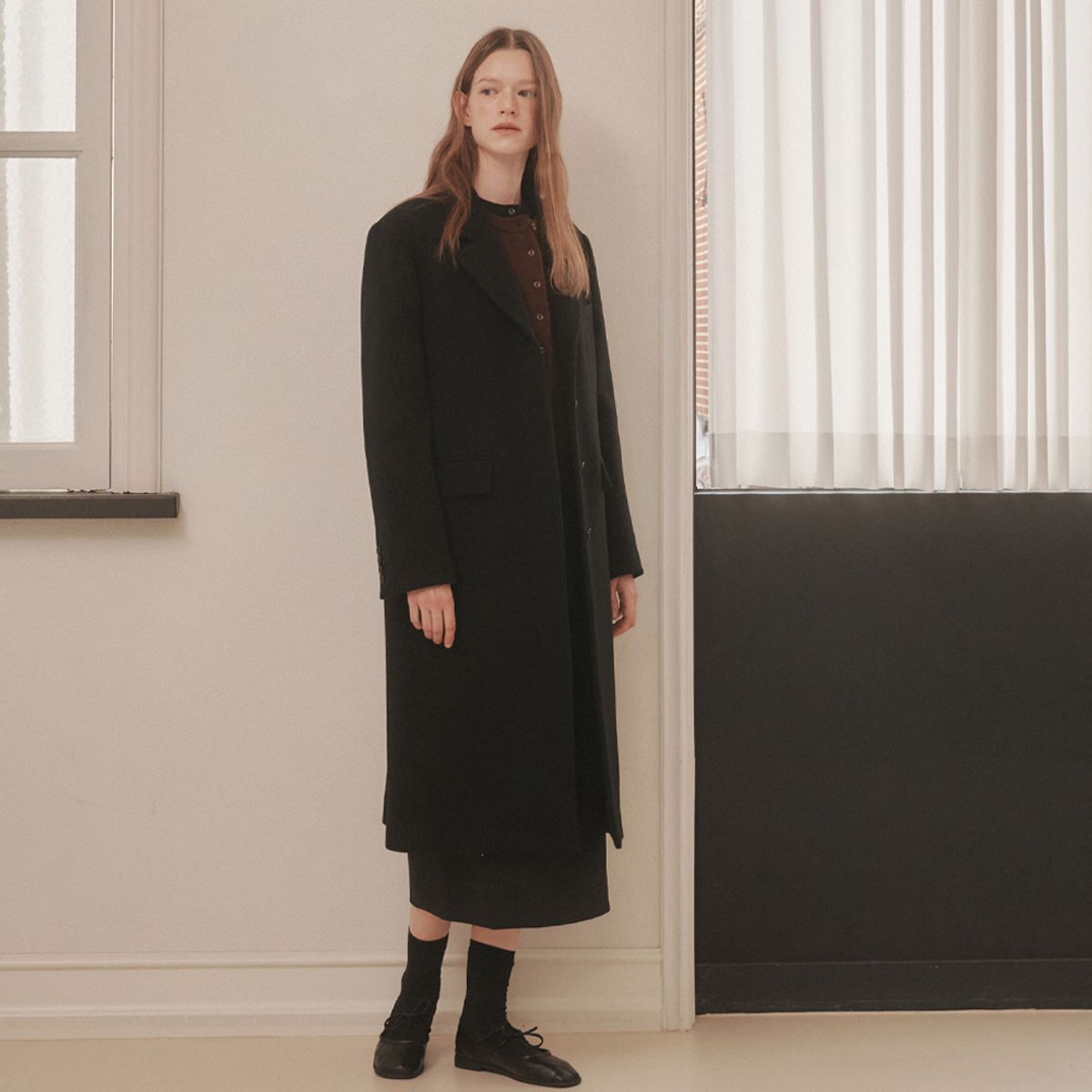 아바몰리(AVA MOLLI) CASHMERE BLENDED 4BUTTON SINGLE CT (BLACK)