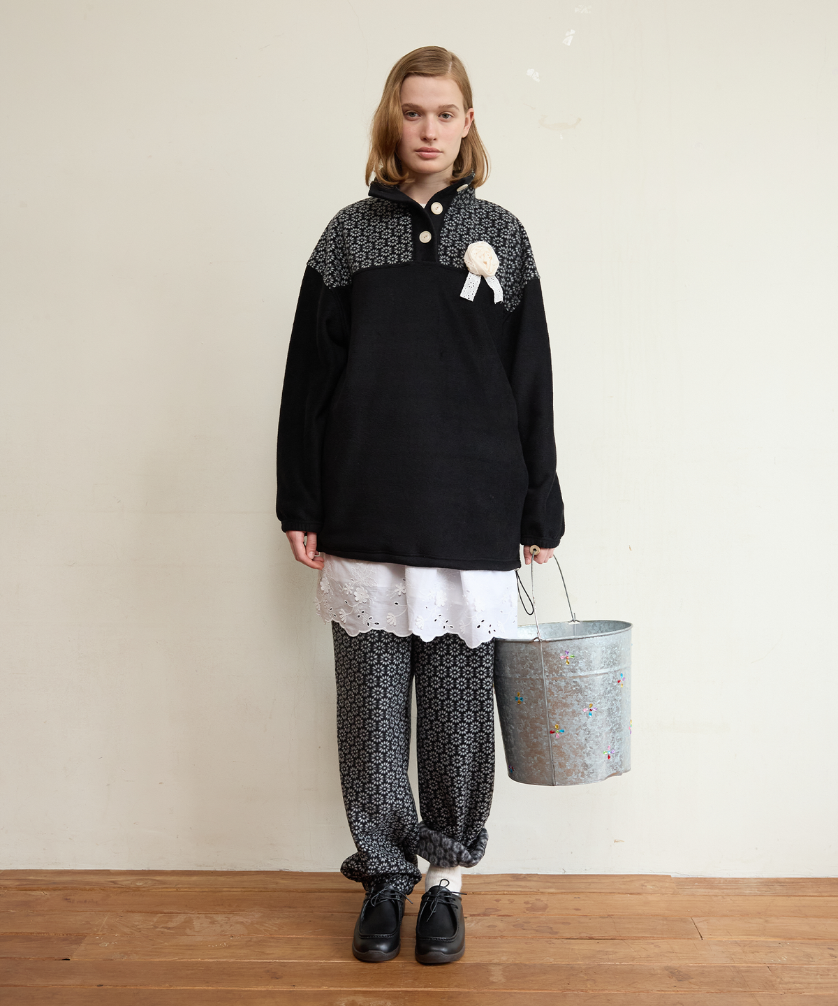 펀프롬펀(FUNFROMFUN) Flower Child Jogger Pants, Black