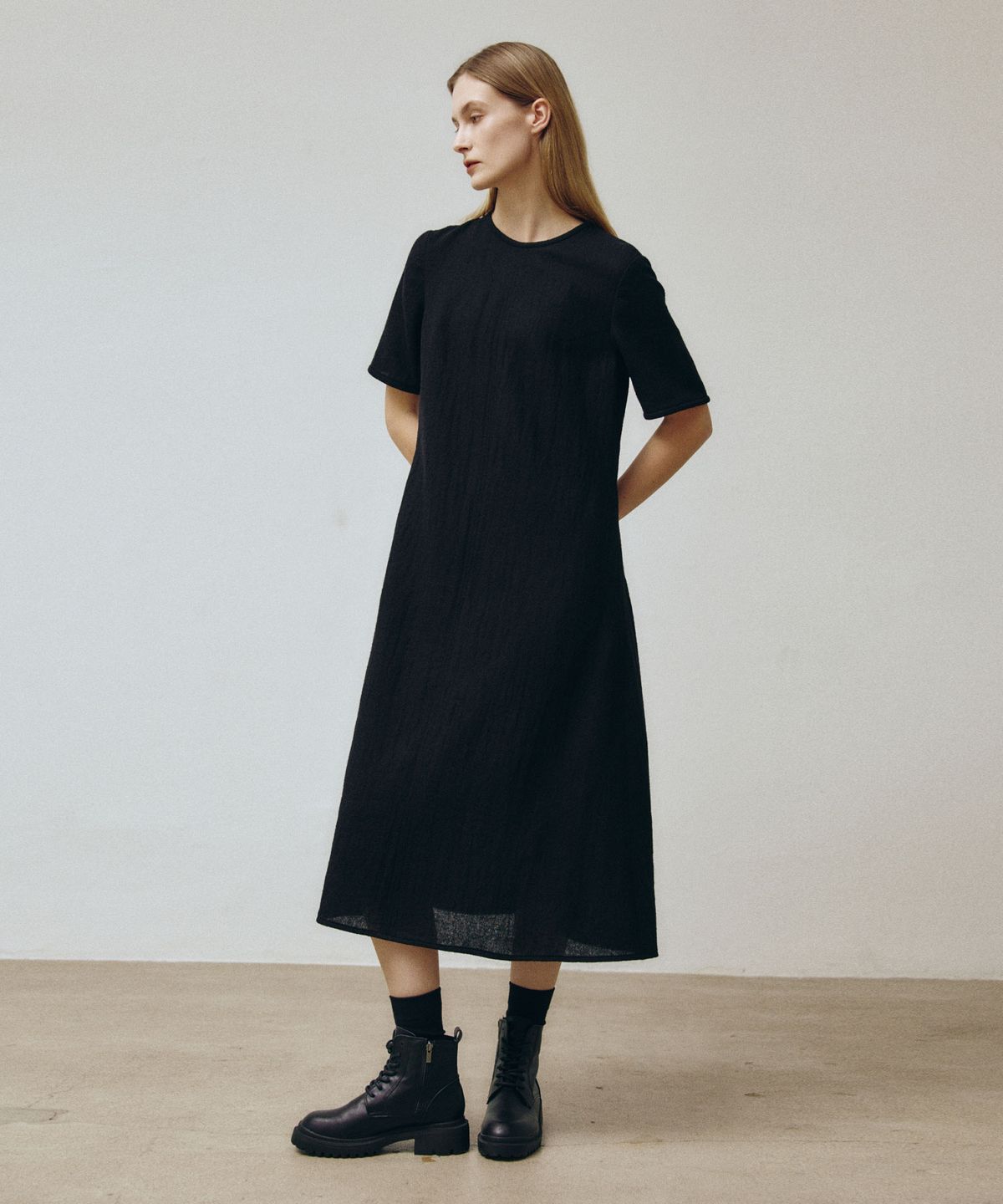 비자비(VIS A VIS) HALF SLEEVED WOOL DRESS (BLACK)