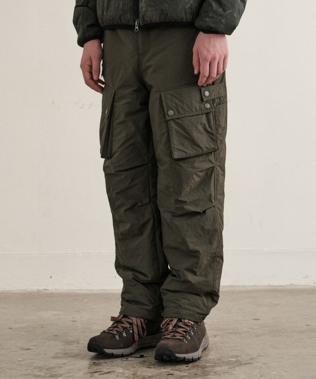 힐리먼트(HELEMENT) 쉐도우 패딩 카고 팬츠 (D/KHAKI)