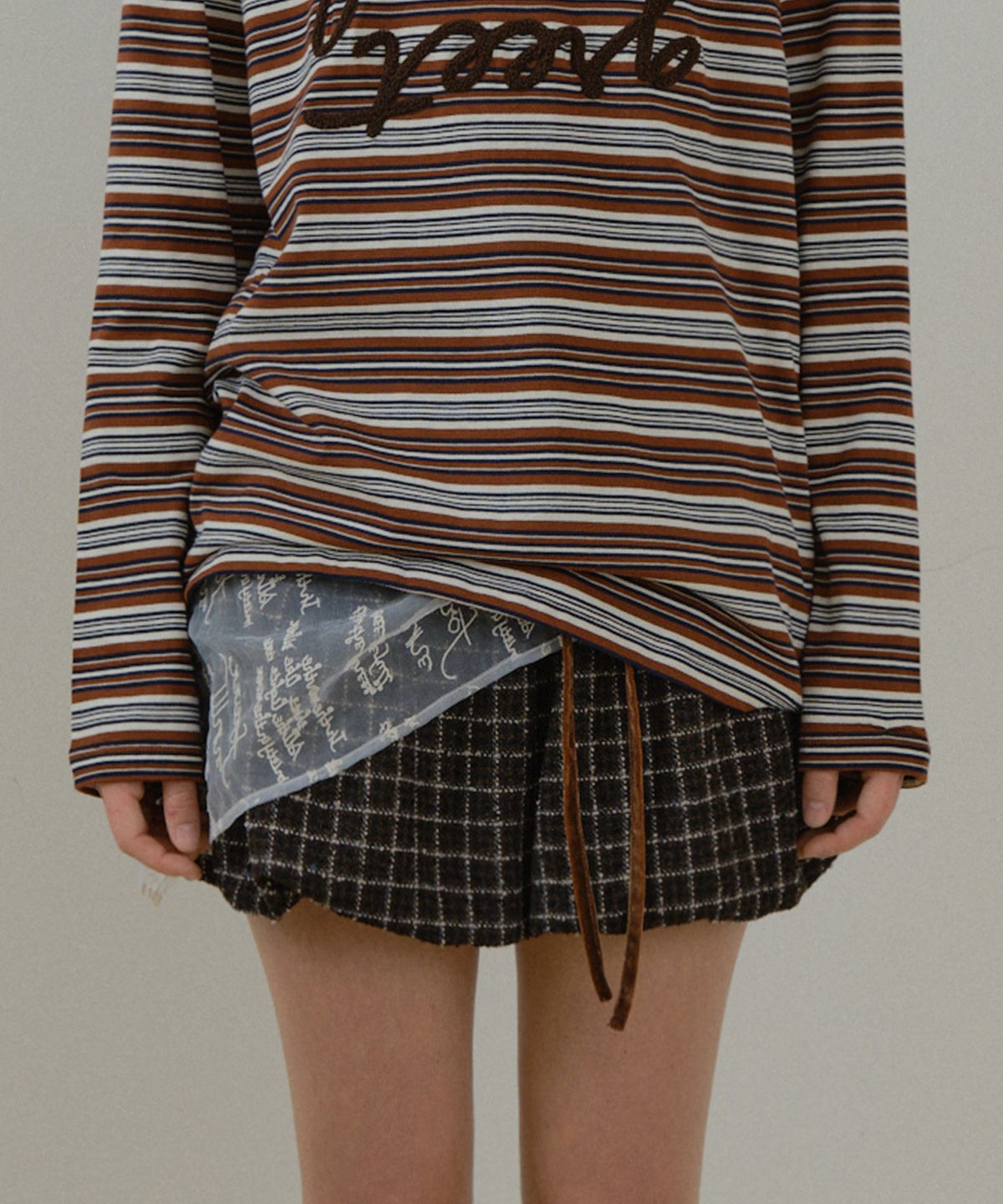 뮈르뮈르(MURMURE) 뮈르 레터링 랩스커트_Mur Wrap Skirt