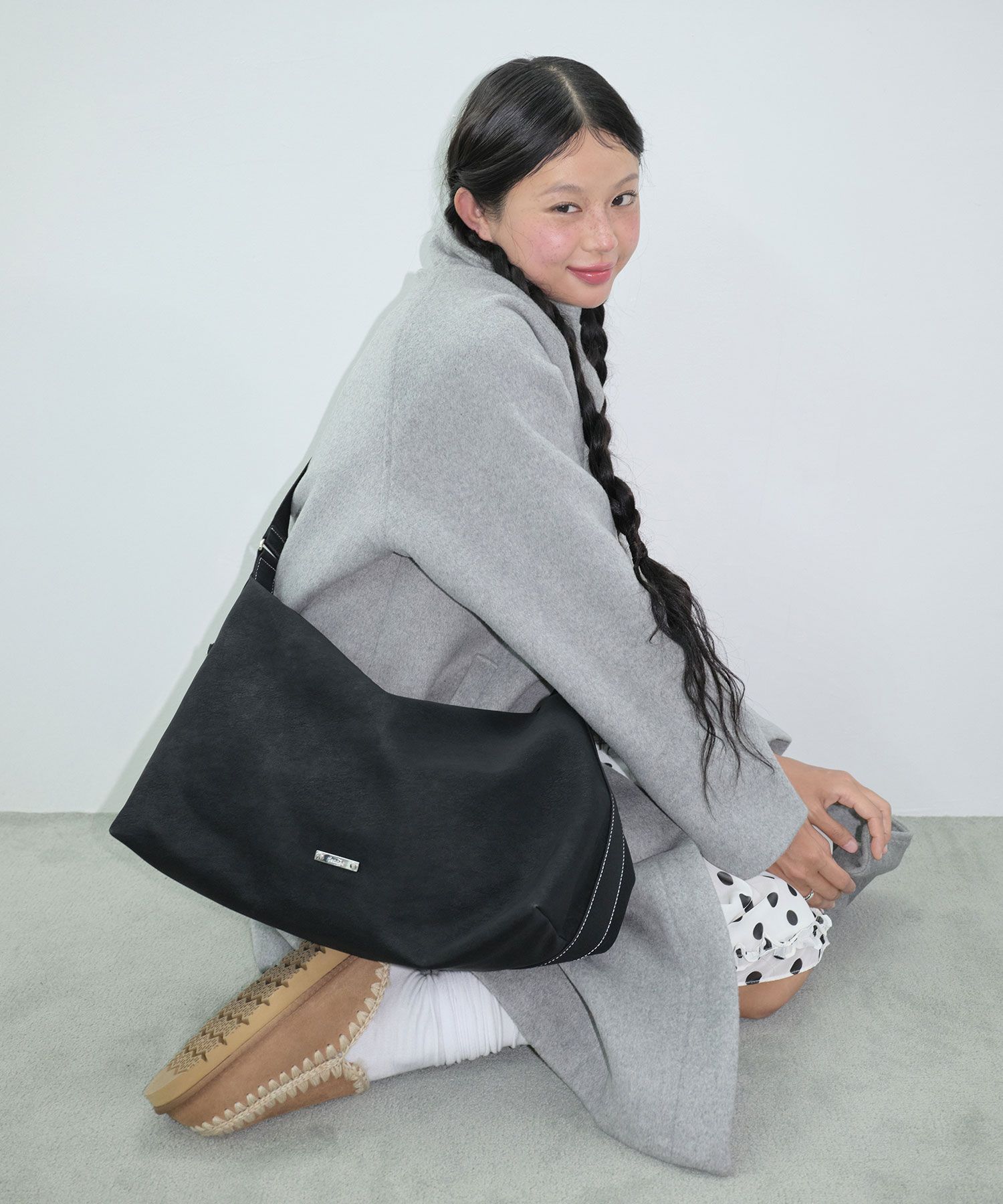 MUSINSA公式 | fennec ROOMY HOBO BAG - NUBUCK BLACK
