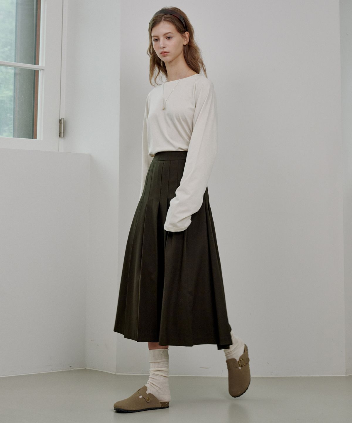 로시로우(LOSSYROW) Midi Pleated Skirt Khaki