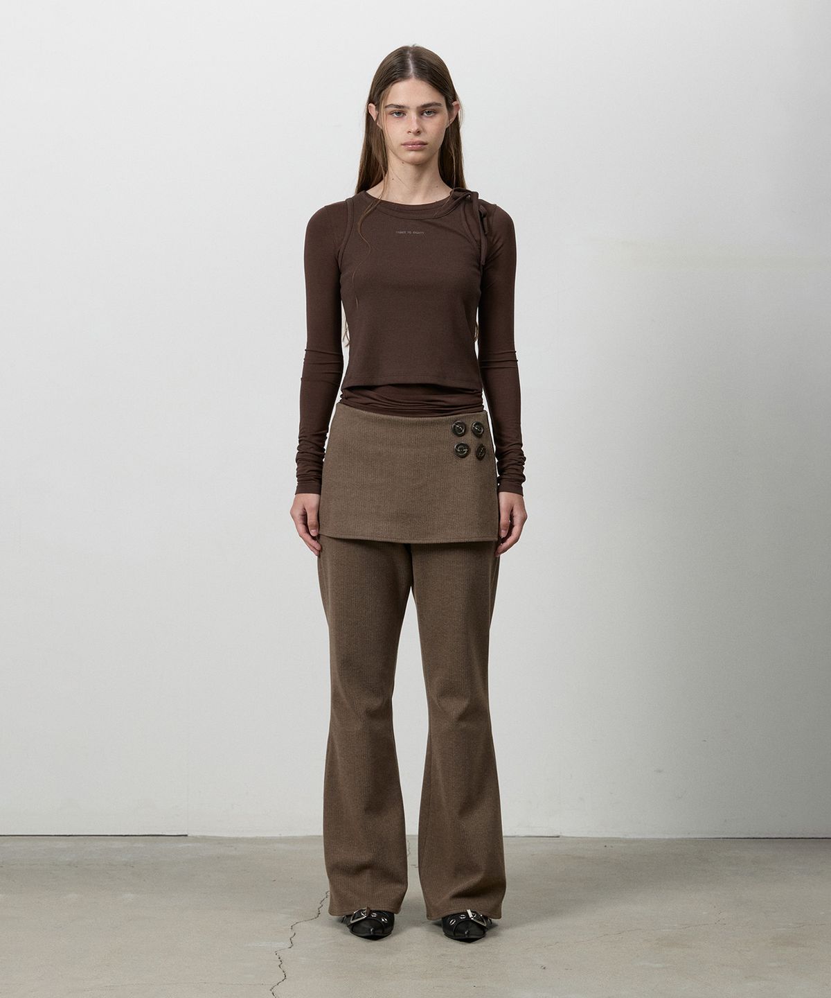 쓰리투에이티(THREE TO EIGHTY) SIDE BUTTON LAYER PANTS BROWN