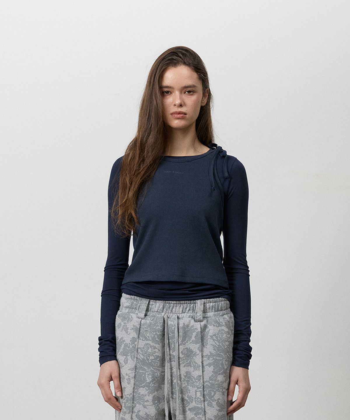 쓰리투에이티(THREE TO EIGHTY) KNOTTED STRAP LAYERED TEE NAVY