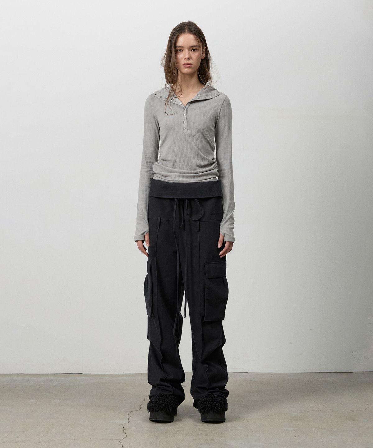 쓰리투에이티(THREE TO EIGHTY) FOLD CARGO POCKET PANTS BLACK