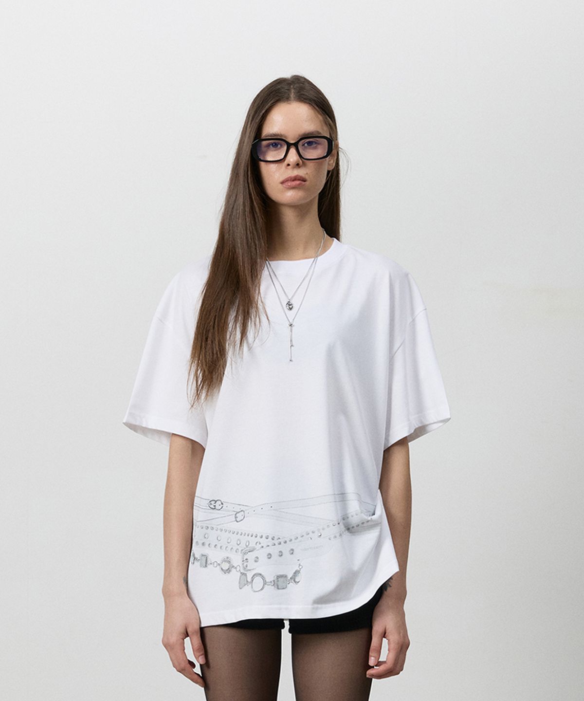 쓰리투에이티(THREE TO EIGHTY) SNAP BELT GRAPHIC TEE WHITE