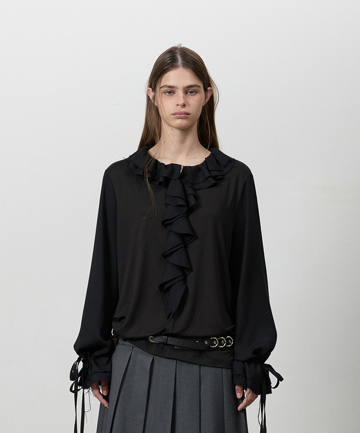 쓰리투에이티(THREE TO EIGHTY) RUCHED FRINGE BLOUSE BLACK