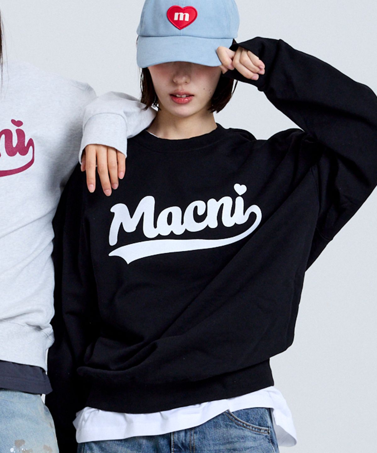 마크니(MACNI) RETRO LOGO SWEATSHIRT_BLACK