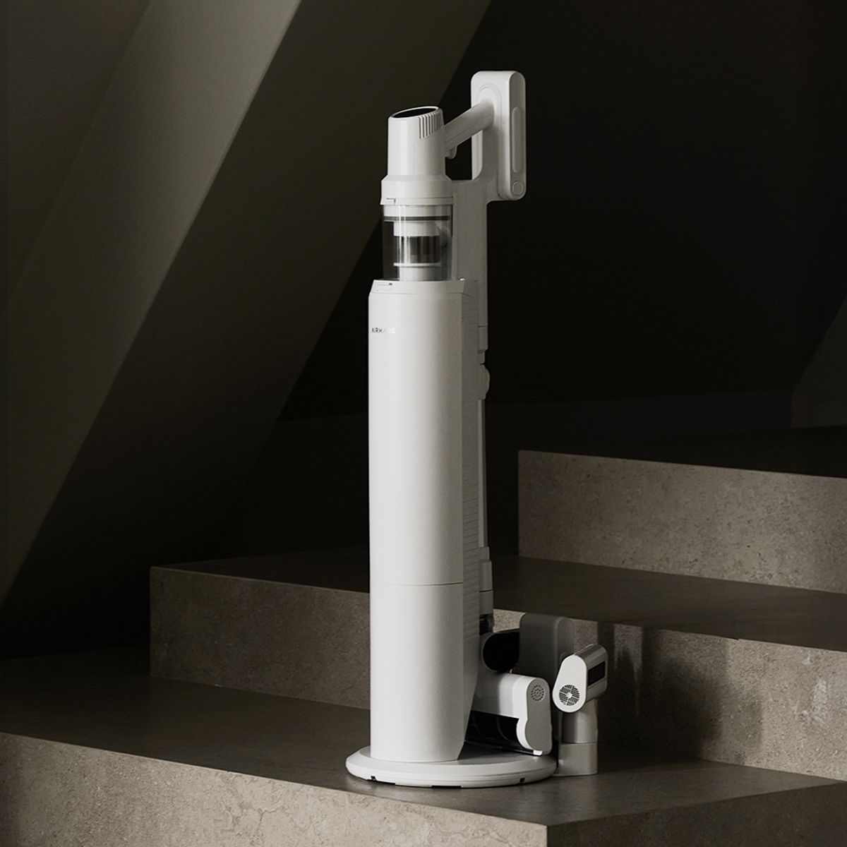 에어메이드(AIRMADE) 에어메이드 자동 먼지비움 무선 청소기 570W AI모드 스마트타워X AMC-5501A