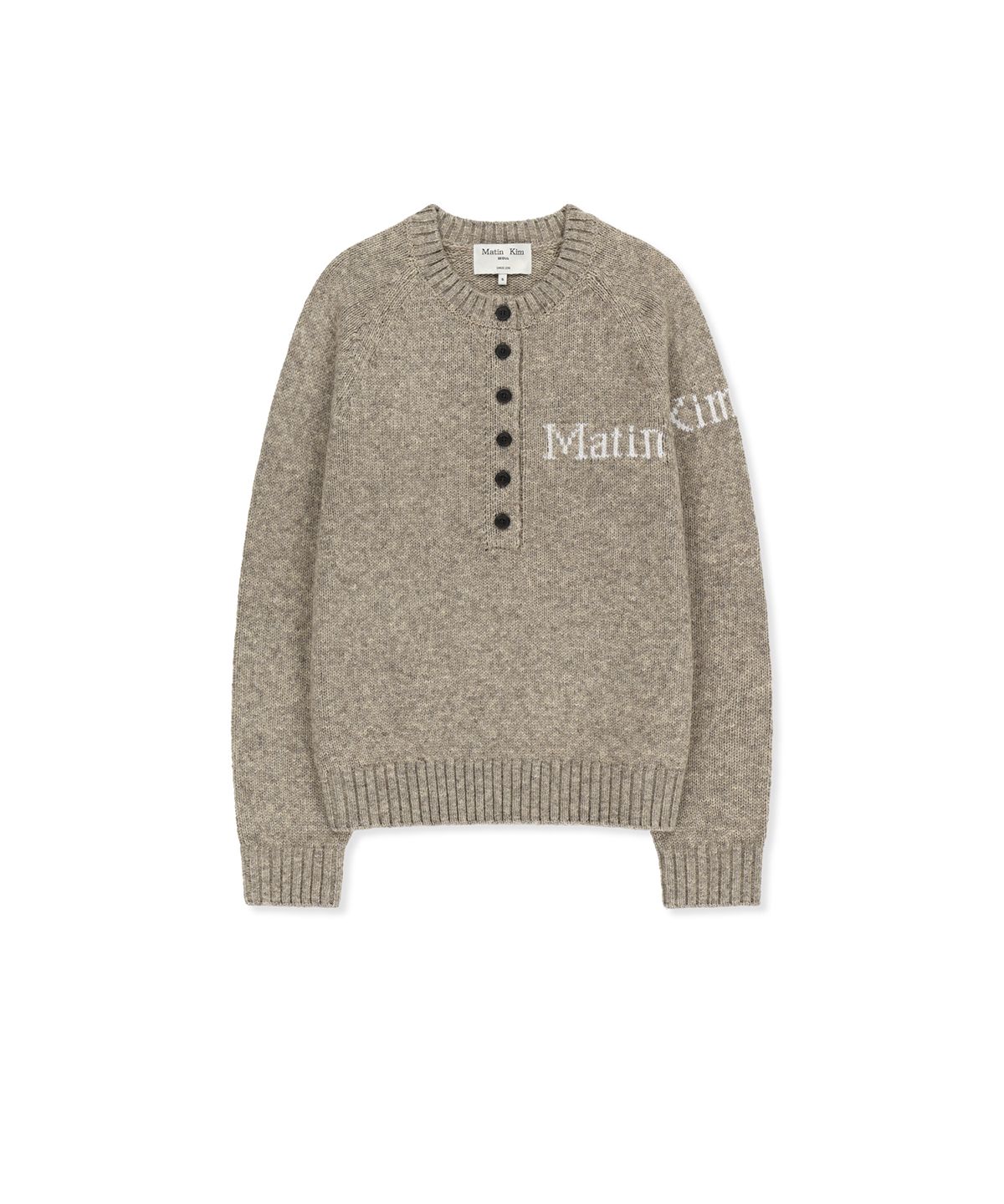 마뗑킴(MATIN KIM) MATIN BUTTON POINT HENLEY NECK LOGO KNIT TOP IN BEIGE