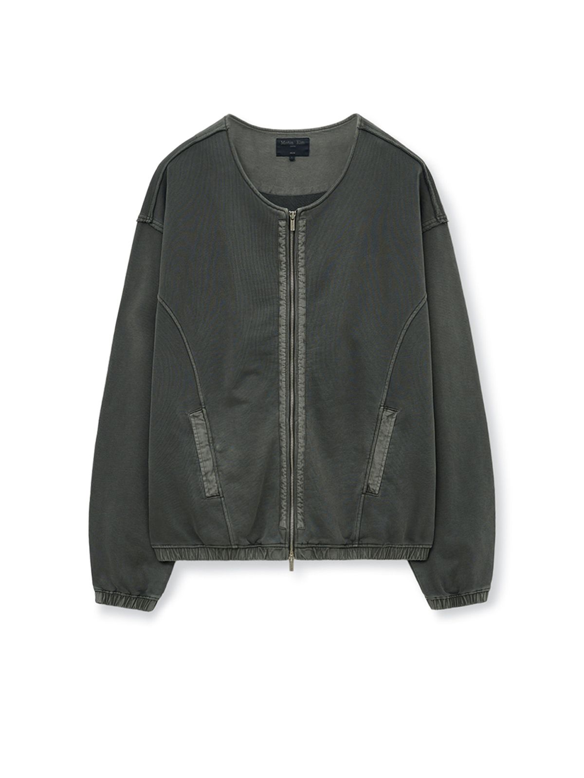마뗑킴(MATIN KIM) PIGMENT DYED COLLARLESS ZIP UP JUMPER FOR MEN IN CHARCOAL
