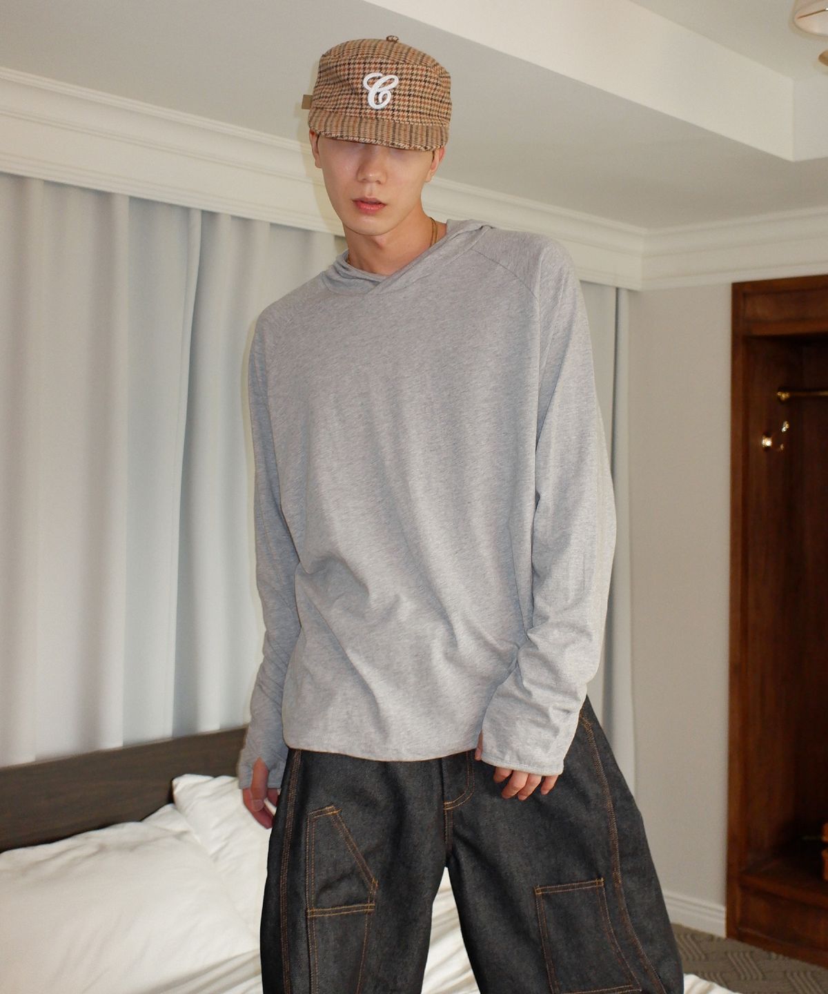 뉴치프시크디피(NEWCHEAPCHICDP) nomad slub fingerhole hood (grey)