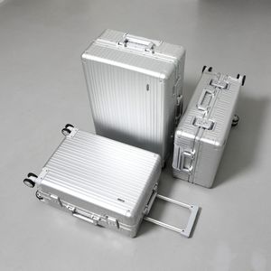 파일럿 풀 알루미늄 캐리어 20/24인치 [실버]