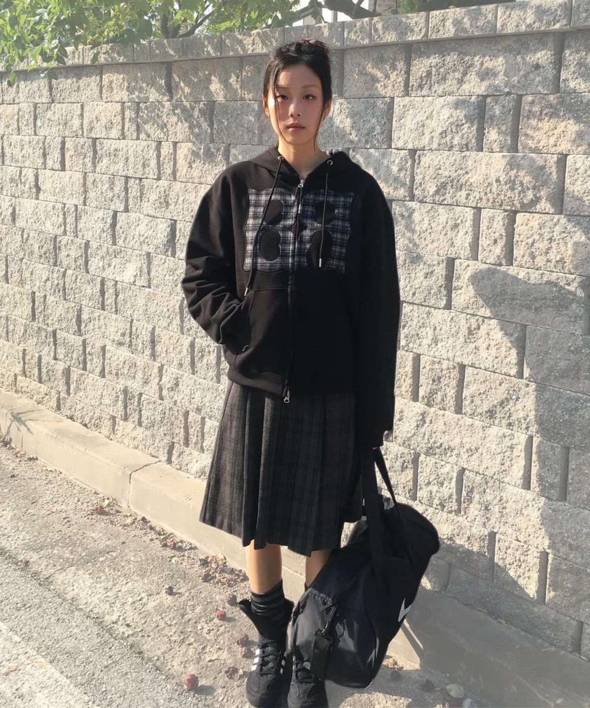 게인스보로(GAINSBORO) 비알로고 체크아플리케 후드집업_블랙