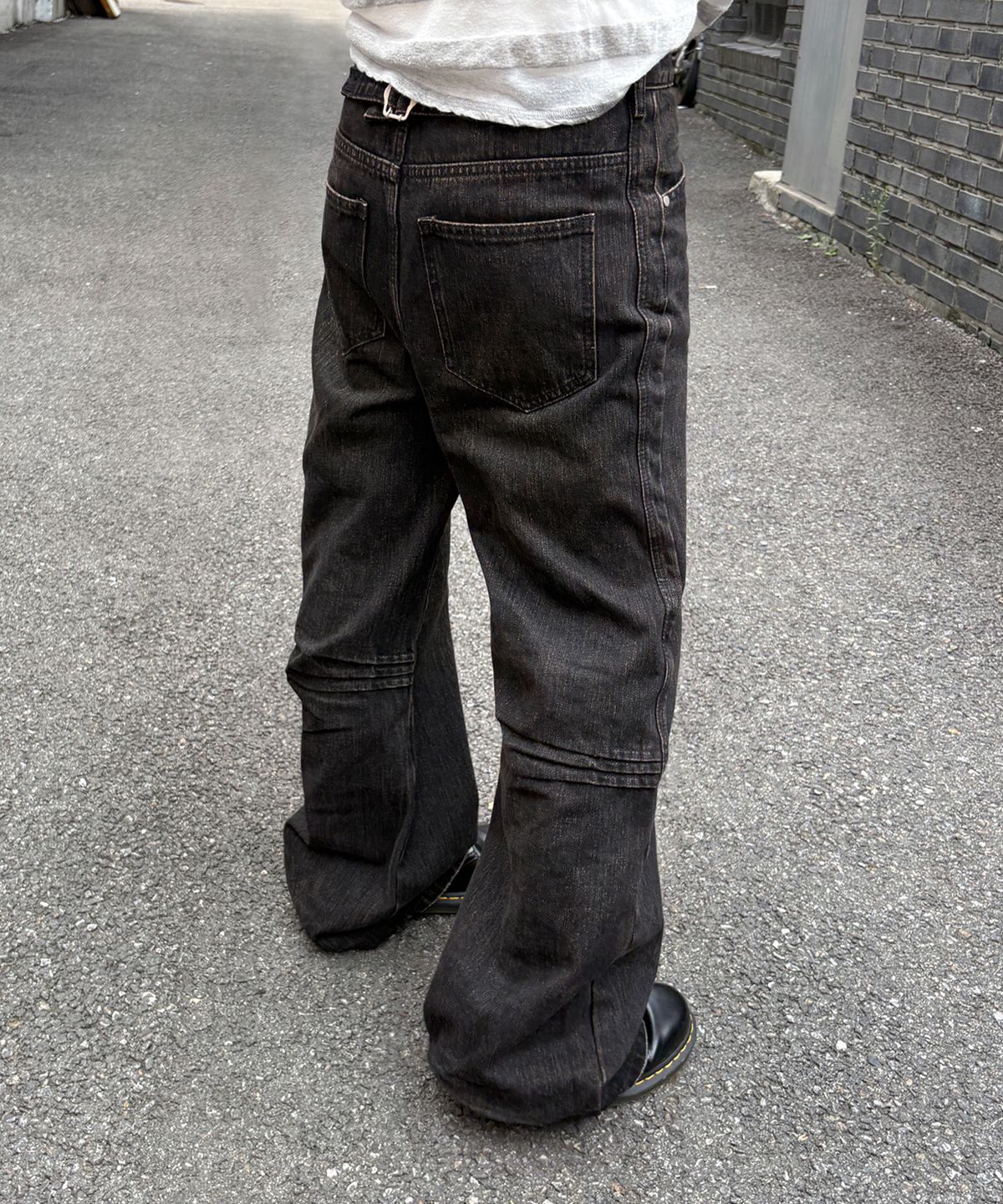 포르테나(PORTERNA) CINCH BACK CURVED JEANS-DARK BROWN