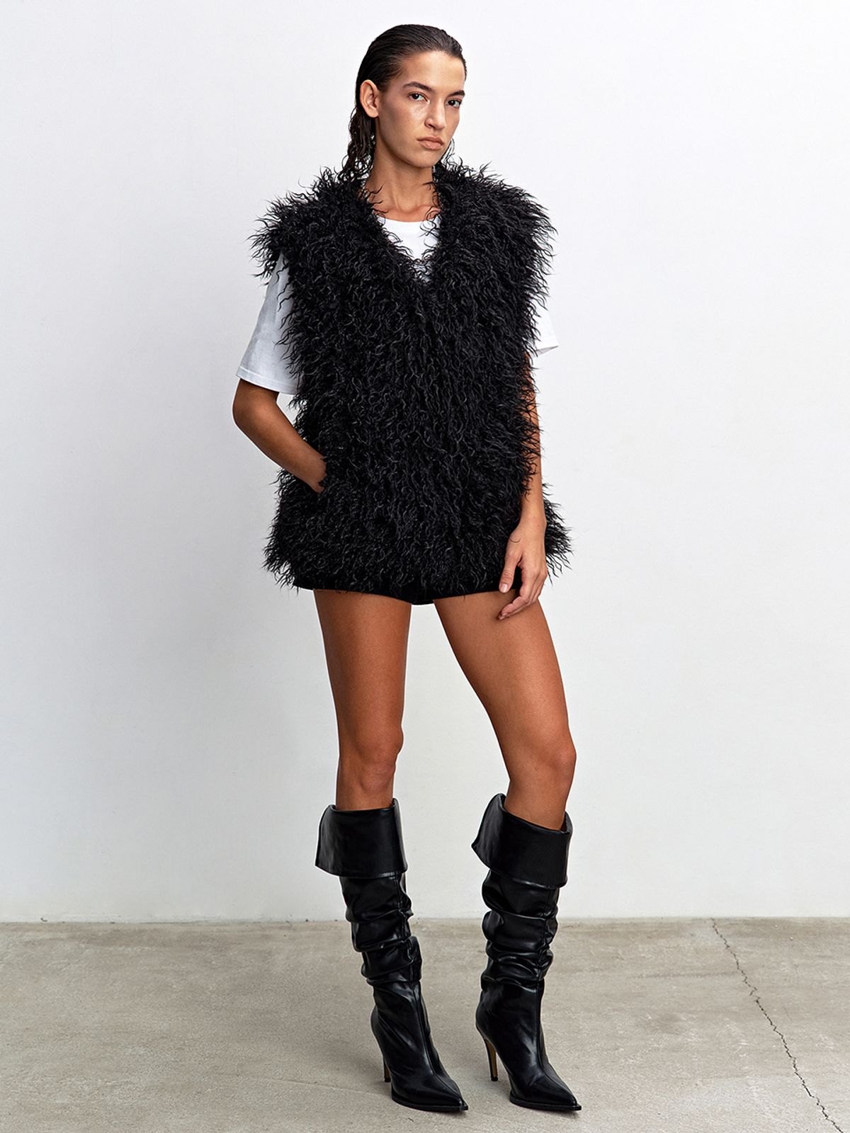 해브레스(HAVELESS) SIA FAUX FUR VEST BLACK